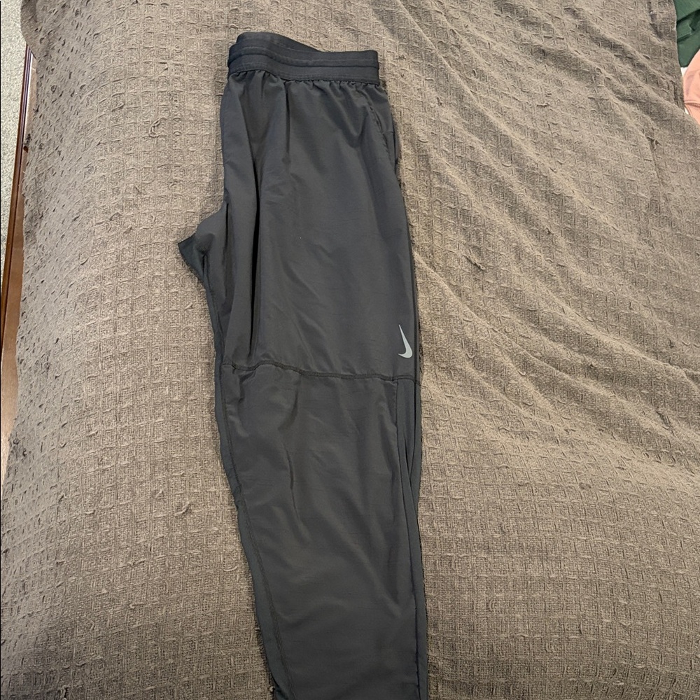 Nike Men's Dark Gray Joggers